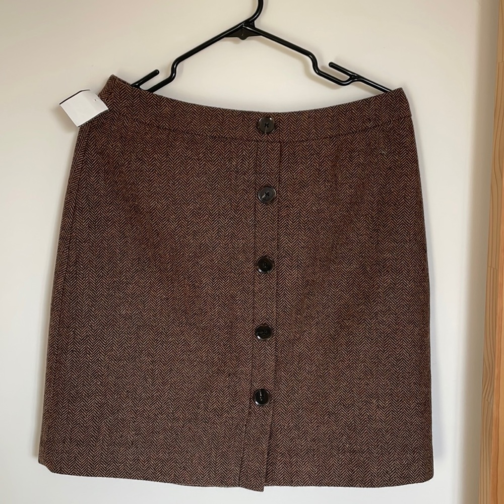 Beautiful mini wool skirt - medium